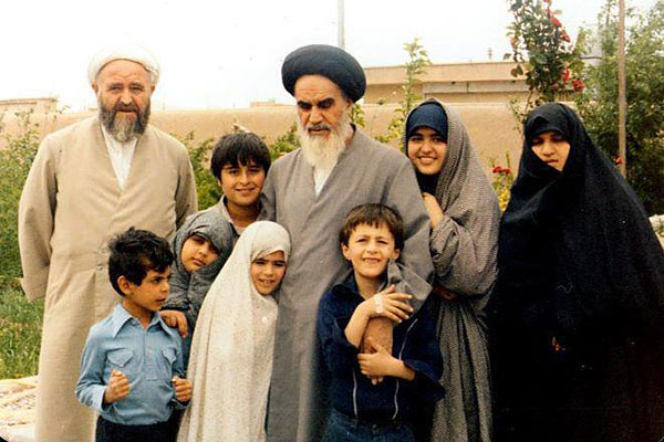 امام خمینی در کنار خانواده