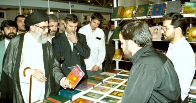 مهاجرانی در کنار رهبری